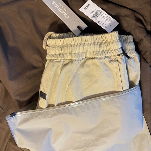 Essentials pants - Picture 3 of 4